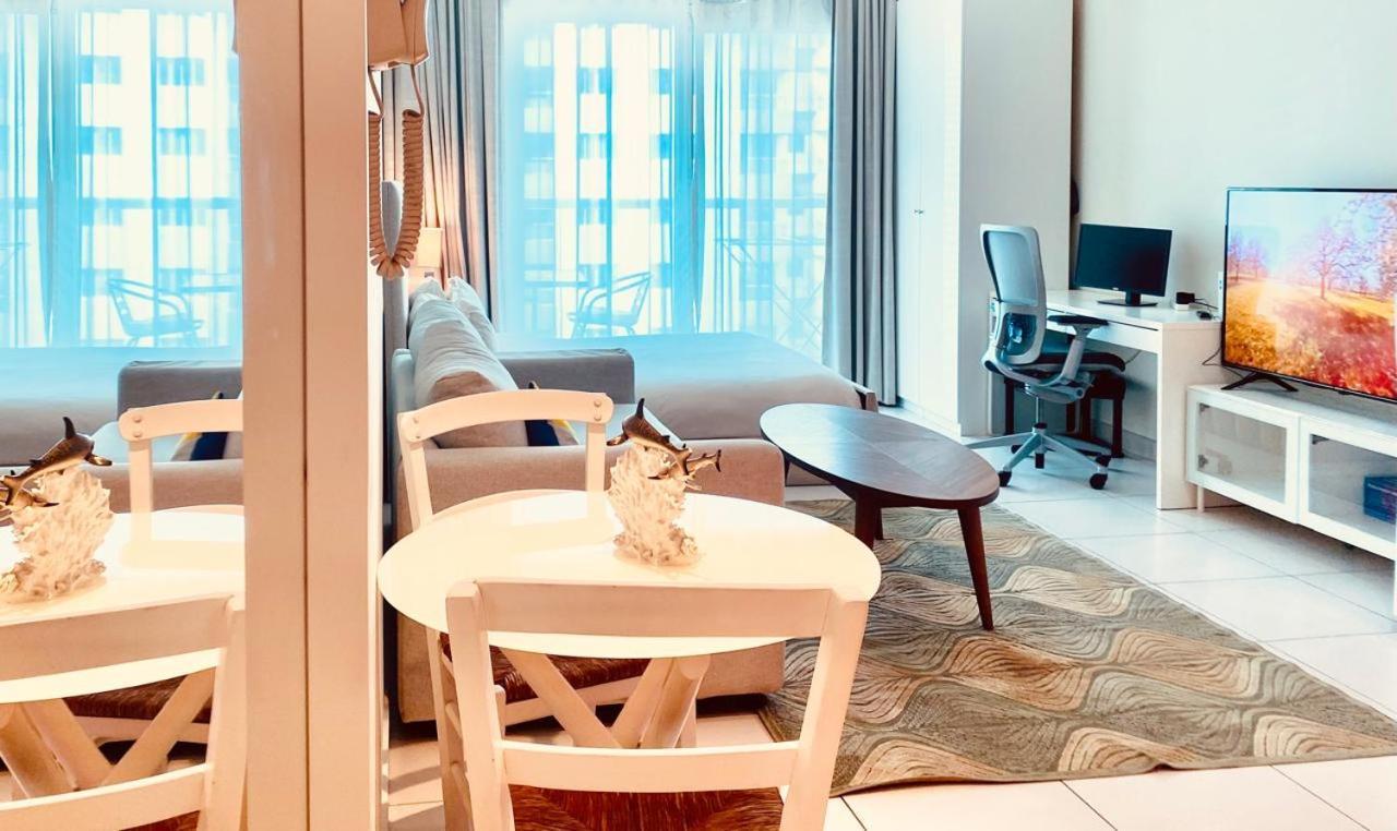 Full Sea View With Balcony - Studio Apartment - 10 Min To Jbr - Dubai Buitenkant foto